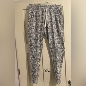 BuffBunny Jasmine Joggers. Size XL in Hustle print.